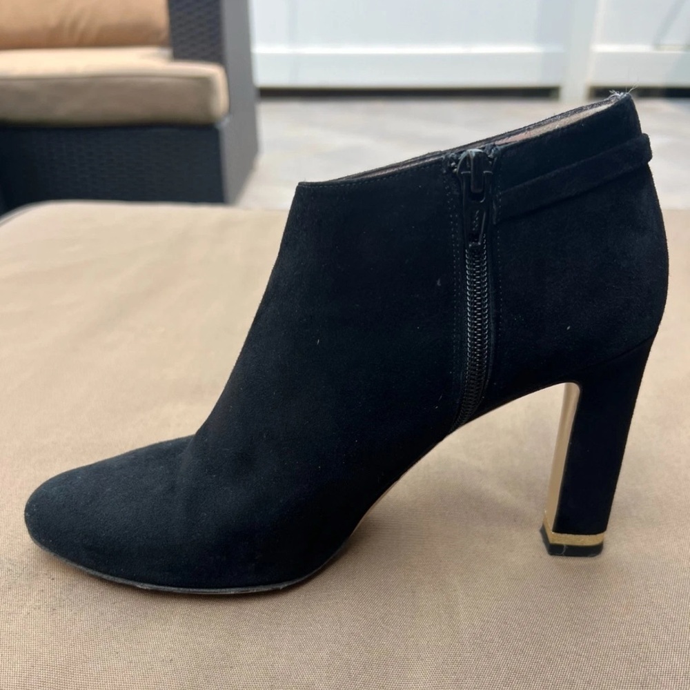 Kate Spade Womens Black Suede Gold Bow Heeled Ankle Bootie Side Zip Size 8.5 - Picture 3 of 9